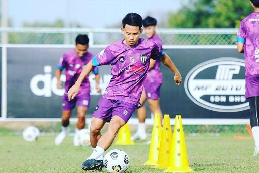 Pemain tengah Terengganu FC Faiz Nasir dikejar ke ICU