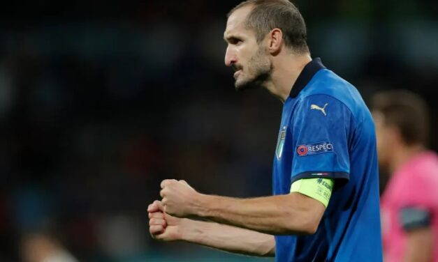 Legenda pertahanan Itali Chiellini bakal gantung but