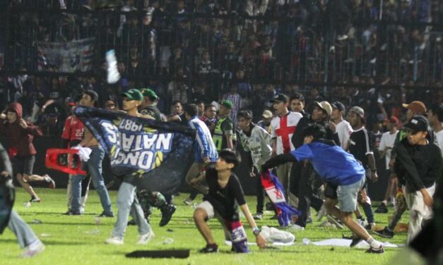 Rusuhan bola sepak Indonesia… tunggu apa respon Fifa