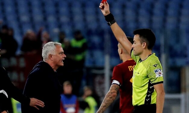 Jose Mourinho minta maaf selepas dapat kad merah