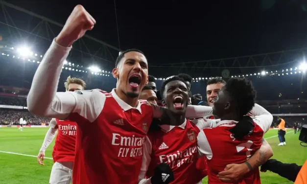 Arsenal benam cabaran Man United