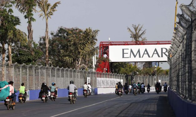 Formula E India kecoh, kereta dan motosikal penduduk ‘ceroboh’ litar