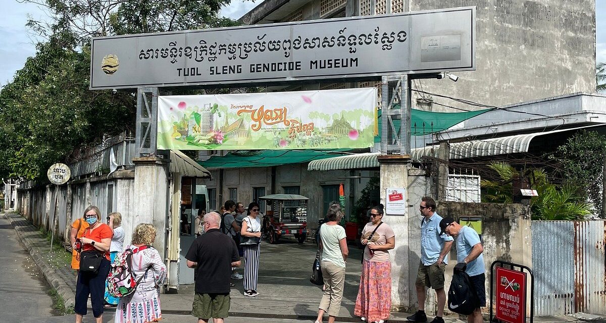 Mengesan jejak mangsa pembunuhan beramai-ramai di Muzium Tuol Sleng Kemboja