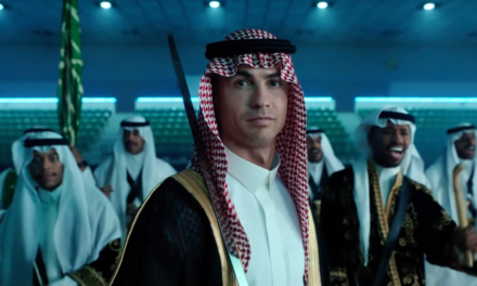Gaya Cristiano Ronaldo pakai serban dan jubah Arab undang perhatian
