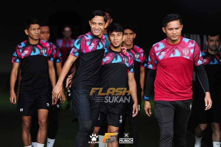 Lensa : Pemain Terengganu FC ceria sesi latihan akhir