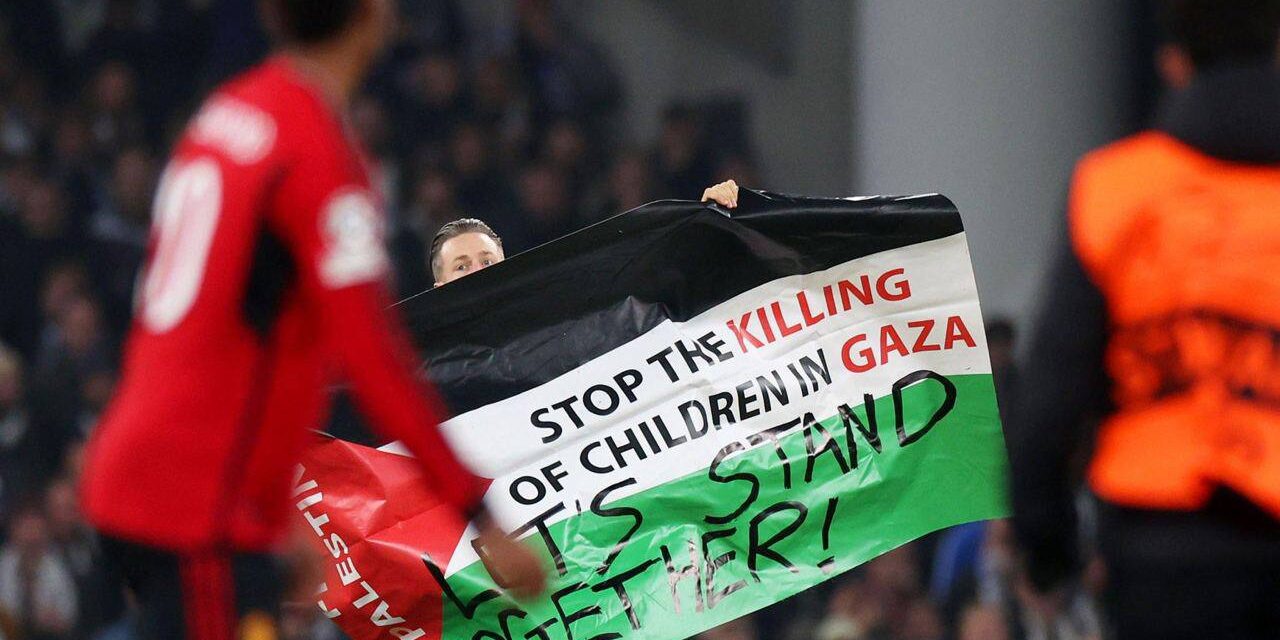 Lelaki bawa bendera pro-Palestin ceroboh padang