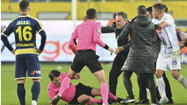 Presiden kelab Turki tumbuk muka pengadil dalam perlawanan Super Lig