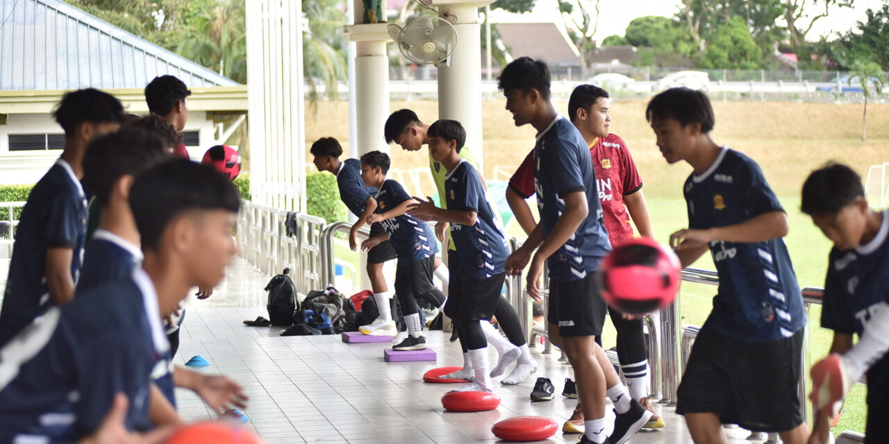 ‘Train like a Pro’ asah bakat bola sepak remaja
