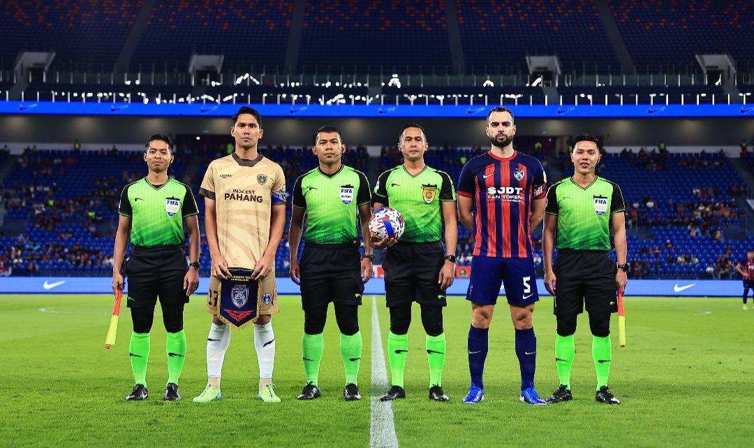 Fandi Ahmad pertikai kualiti mutu pengadilan, “Main bola dah macam ragbi”