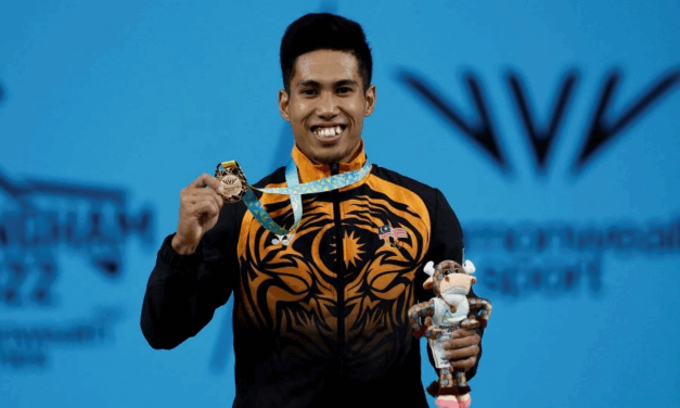 Aznil sasar rekod baharu kategori 65kg