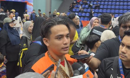 Tahan sakit siku kiri terkeluar, tuah tetap tidak menyebelahi Azlan