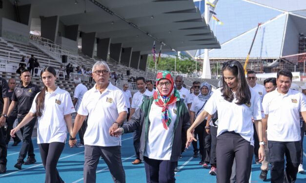 Walk With Al-Sultan Abdullah Erat Silaturahim Legenda Sukan Negara