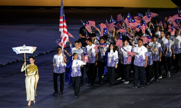 Corak batik kontemporari bawa imej segar kontinjen negara di pembukaan Sukan SEA 33