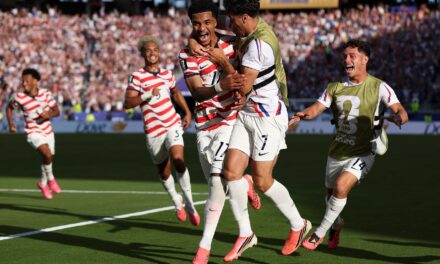 USA Jinakkan Bosnia Dengan 10 Pemain Untuk Ke Pusingan 16