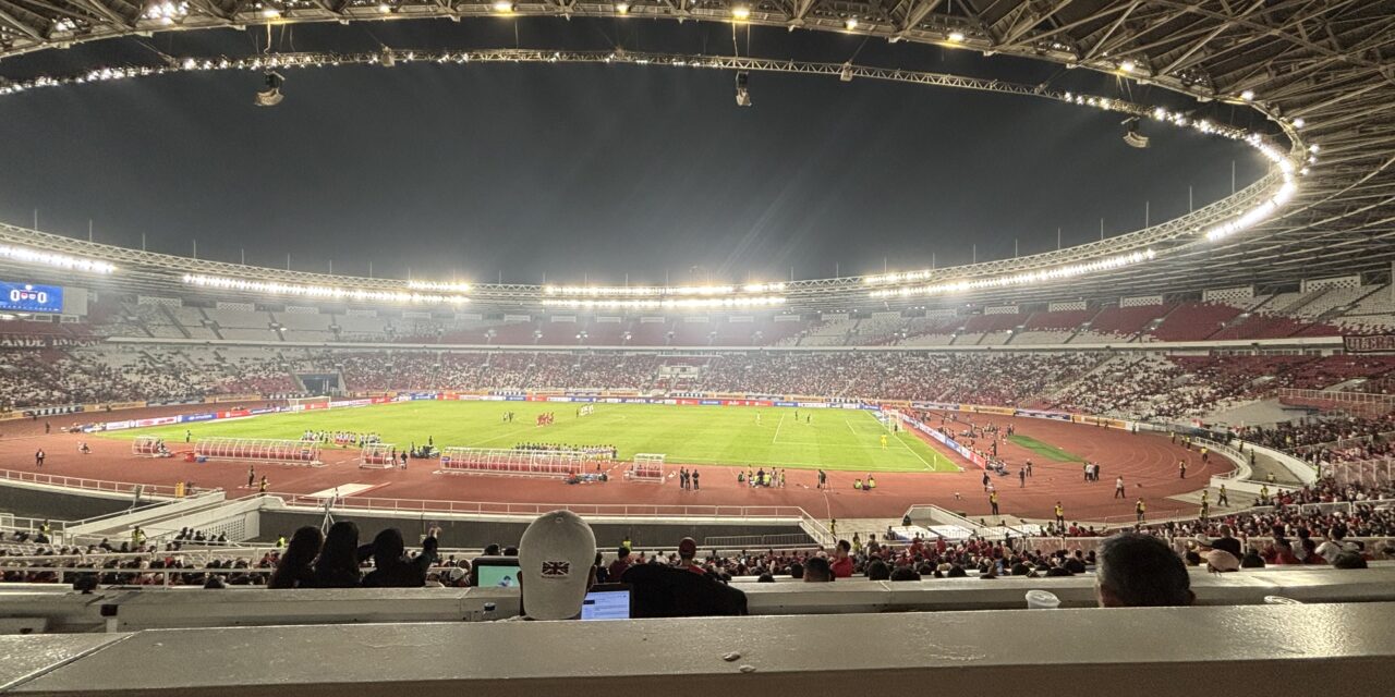 Penyokong Harimau Malaya Dikawal Keluar GBK Selepas Aksi Indonesia-Malaysia