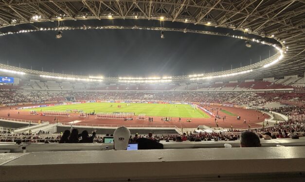 Penyokong Harimau Malaya Dikawal Keluar GBK Selepas Aksi Indonesia-Malaysia